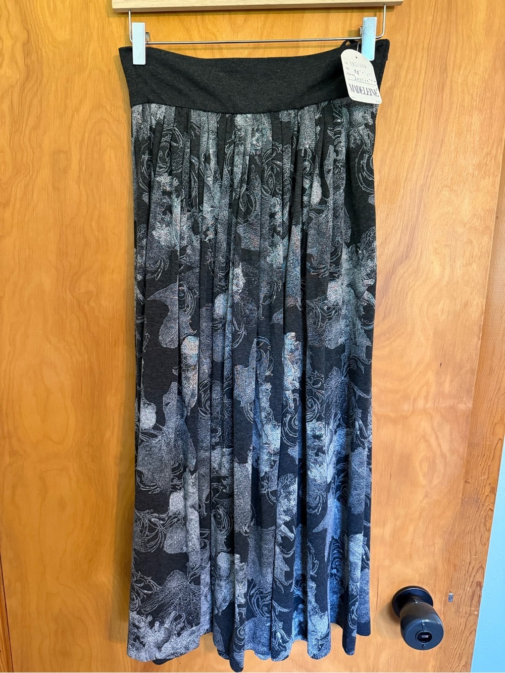 NWT Vintage Madeleine Gray White Size 10 Floral Leaf Print Skirt Made in Germany